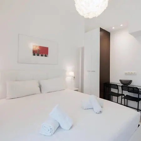 Snow White Studios, Memorable Break Apartment *