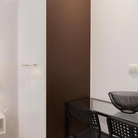Snow White Studios, Memorable Break Apartment