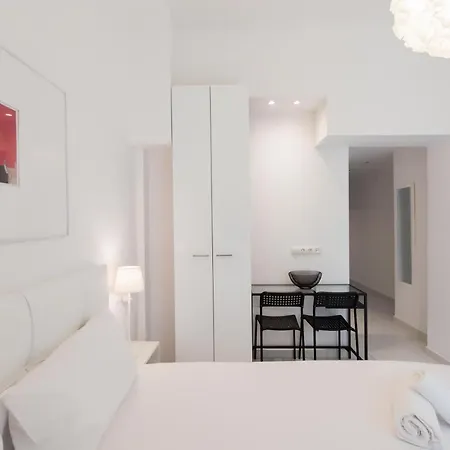 Snow White Studios, Memorable Break Apartment *